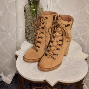 Gianni Bini Camel Suede Ankle Boots Size 6 1/2 Brand New without tags